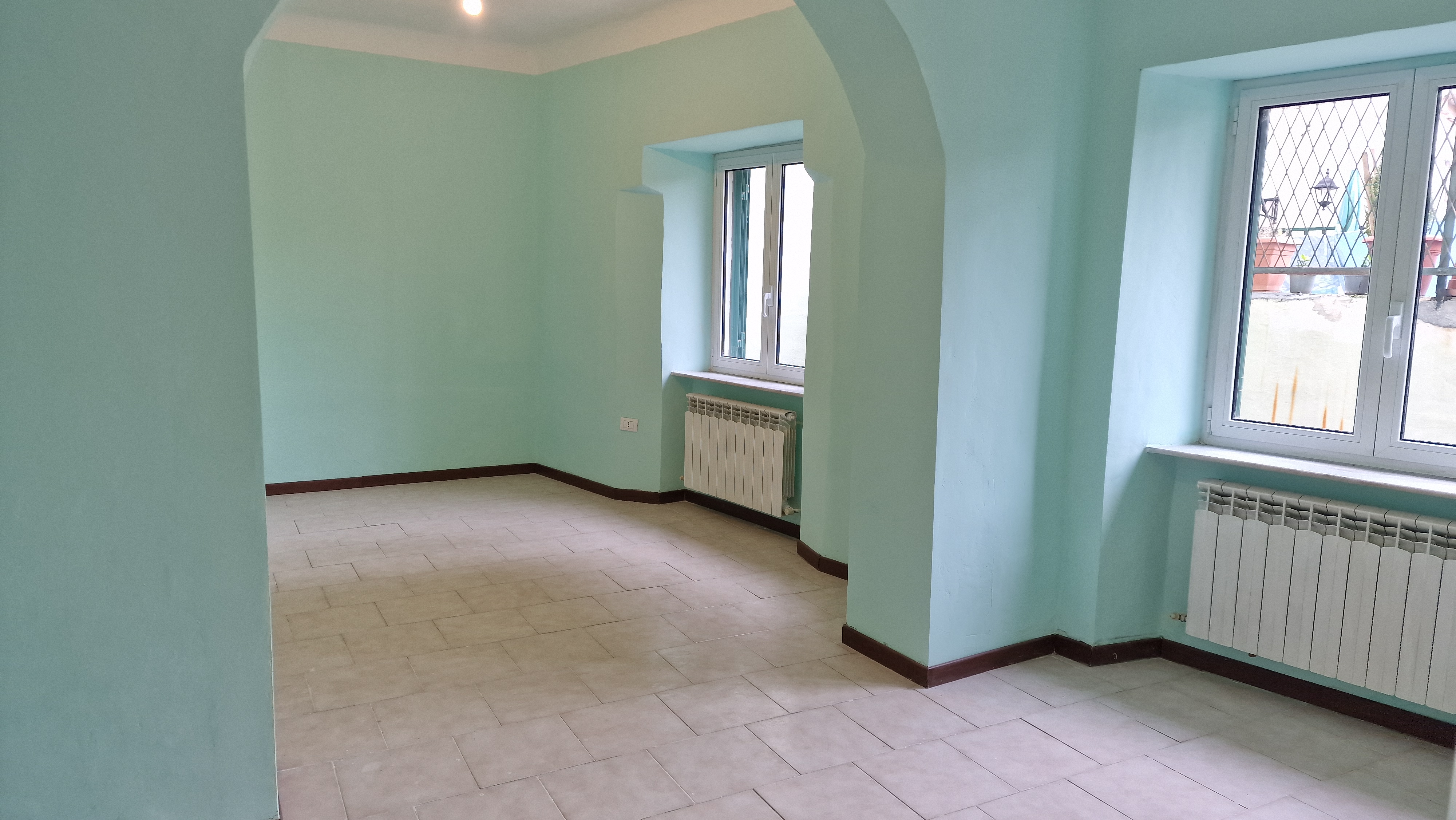 via bronzetti con terrazzo al piano