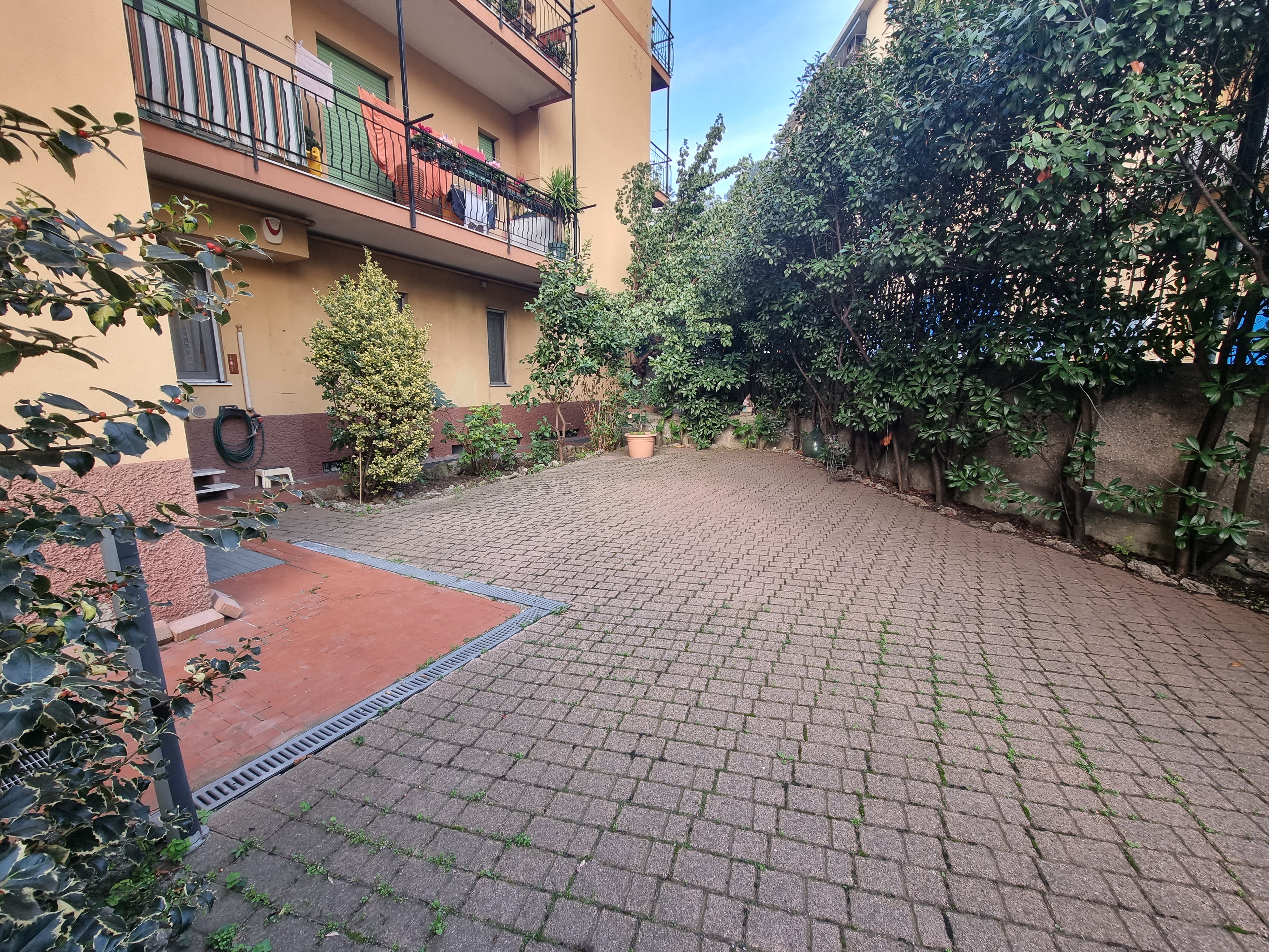 vendita appartamento con terrazzo carrabile